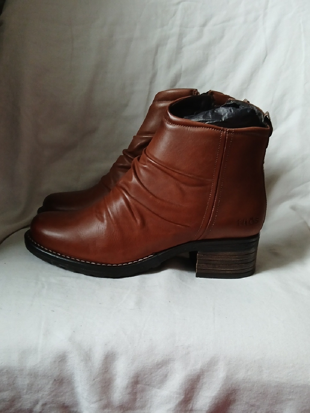 Taos Footwear Women's Chestnut Brown Leather Ankle Booties